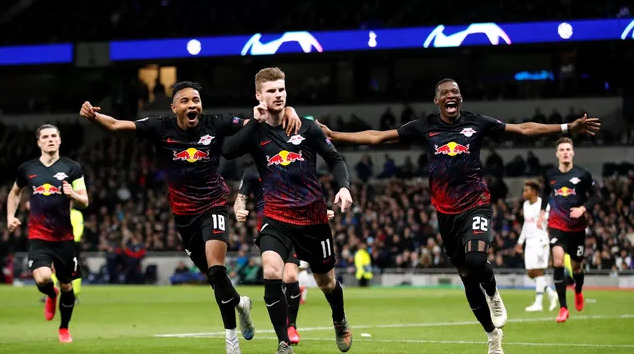 RB Leipzig Uitshirts: Een Reis van Blauw naar Gedurfde Creaties