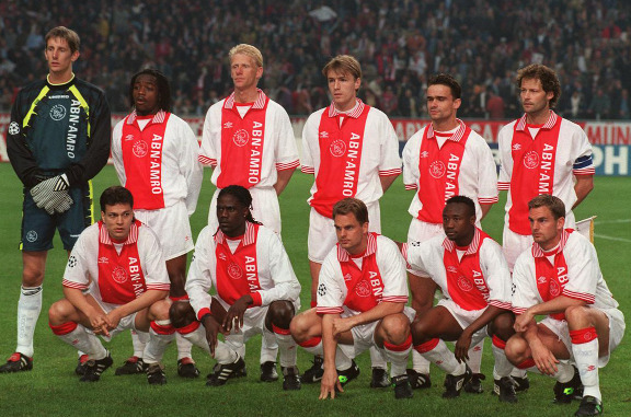 Het Gedurfde Ajax 1997-98 Uitshirt: Een Onvergetelijke Statement in Europa