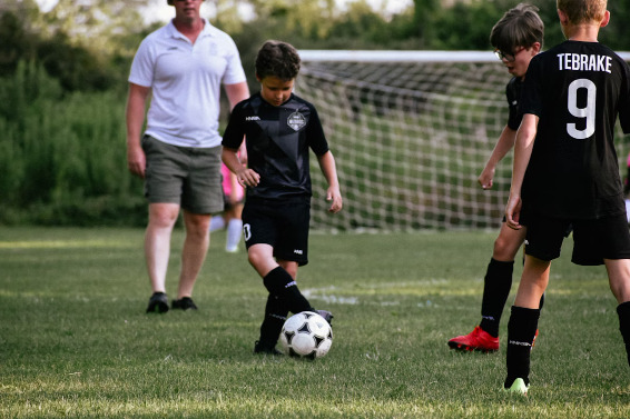 Samen sporten en supporten: de kracht van voetbal in het familieleven