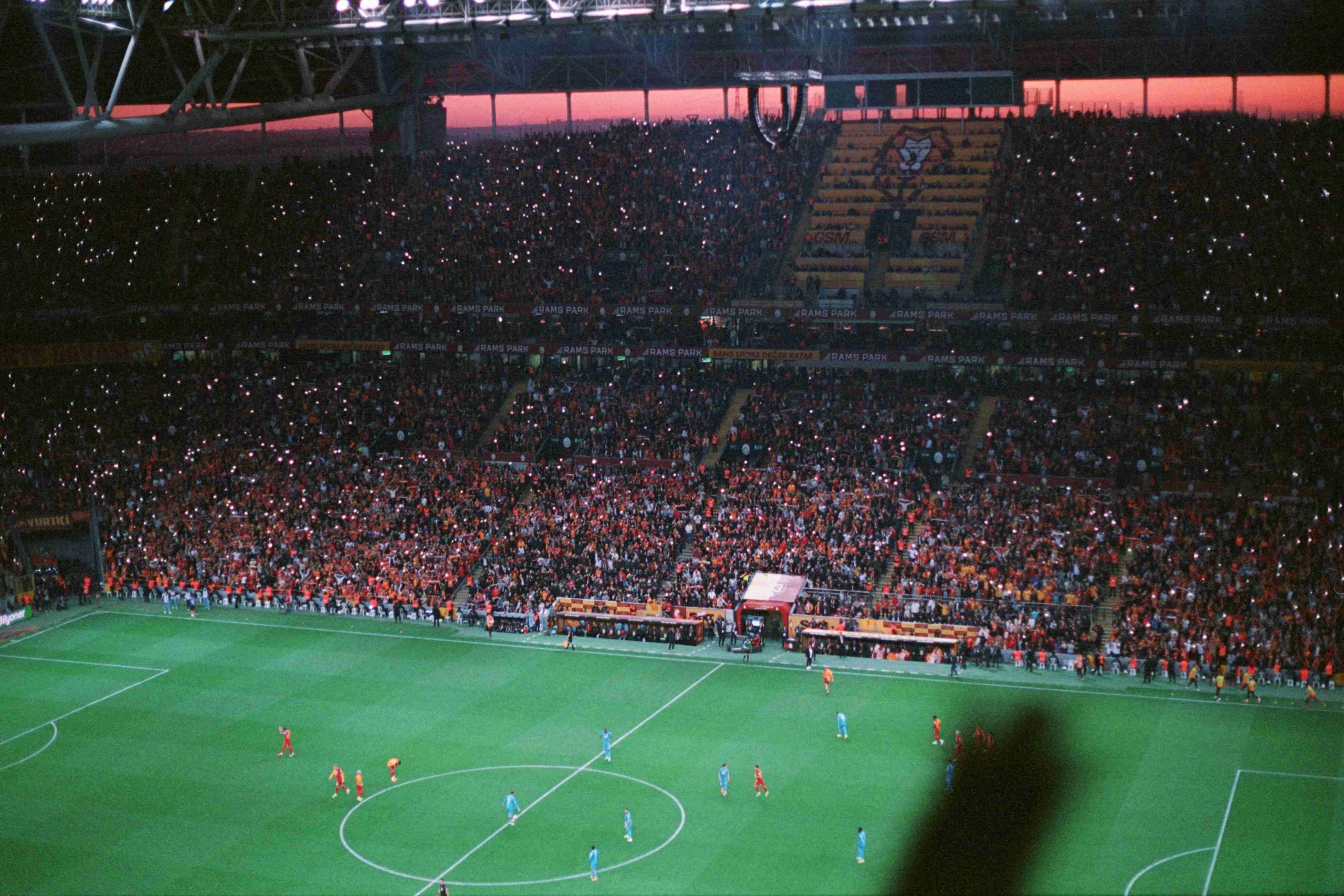 Manchester City Vernietigt Liverpool: 3‑0 Zege Brengt Arsenal Onder Druk